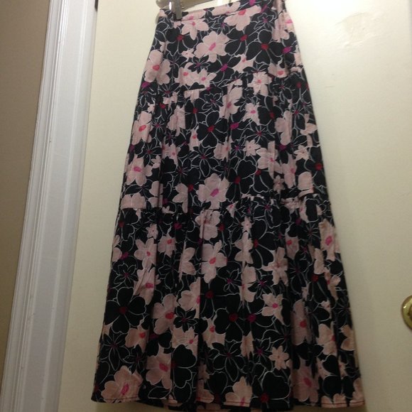 NWOT Gorgeous Floral Long Skirt - Picture 2 of 15
